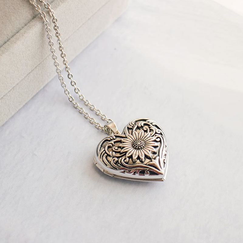 Heart-shaped Pet Memorial Photo Locket Necklace
